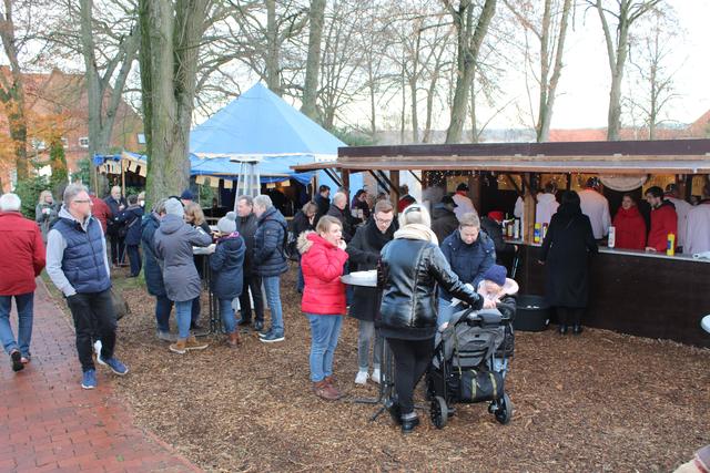 Die Budenmeile lud zum Verweilen ein | Foto: ce