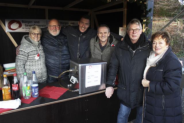 Die Mitglieder des Bürger- und Gewerbevereins um den 
Vorsitzenden Paul-H. Mojen waren mit dem Verlauf 
des Weihnachtsmarktes zufrieden