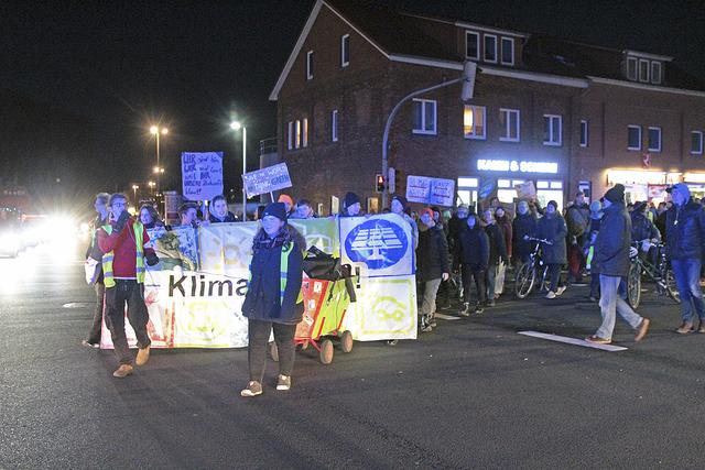 Mit rund 300 Teilnehmern zogen die Protestler von "Fridays for Future" durch Stade