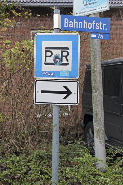 Pendler mit einem Abo für die Deutsche Bahn können künftig die Parkplätze am Bahnhof für ein Jahr mieten