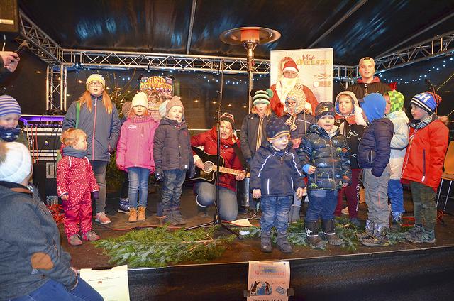 Kinder dürfen mit TV-Star Mia Ohlsen gemeinsam singen | Foto: ig