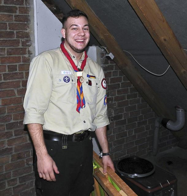 Pfadfinder Tim Mylius muss sich im Ausweichquartier mit feuchten Wänden arrangieren Foto: Wolfgang Ohrt
