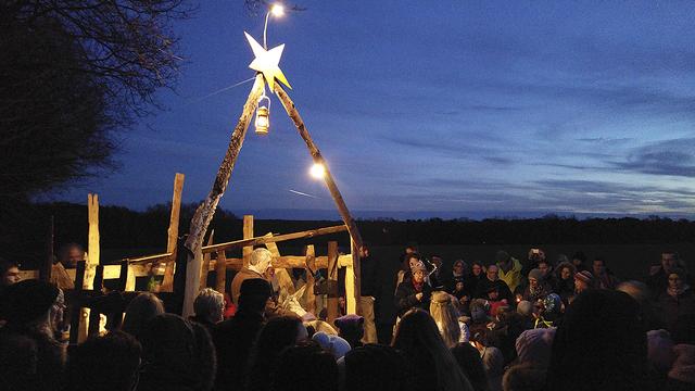 Bei der Weihnachtswanderung werden verschiedene Stationen aufgebaut
