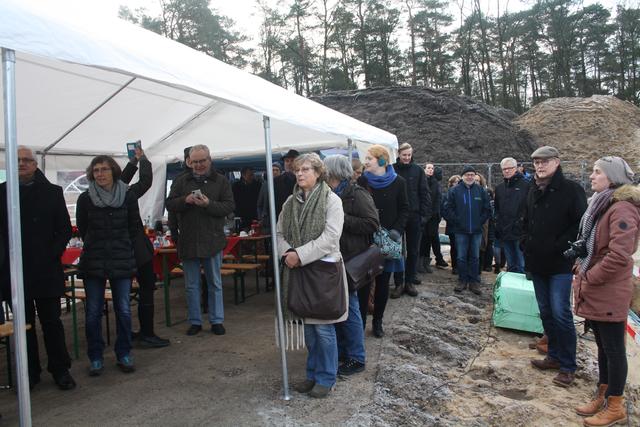 Rund 50 Gäste kamen zu der Grundsteinlegung