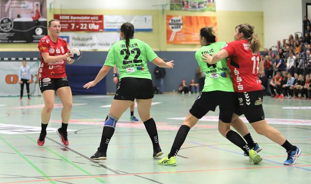 Johanna Heldmann (li.) im Ballbesitz | Foto: cc