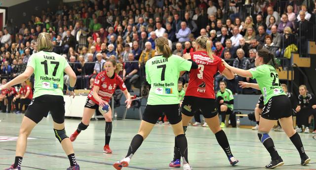 Kim Land (am Ball) präsentierte sich im Luchse-Angriff stark und half auch in der Abwehr aus | Foto: cc