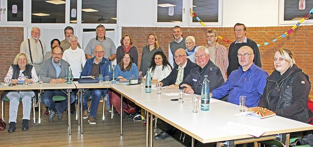 Die Teilnehmer des Stadtteilforums mit der Quartiersmanagerin Margret Howe (li.) | Foto: jab