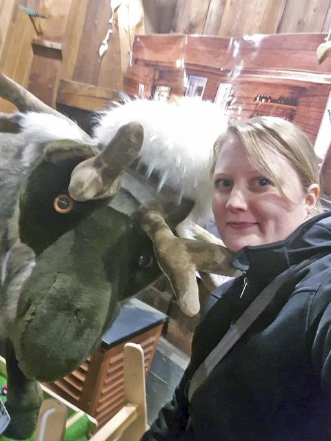 Auf dem skandinavischen Weihnachtsmarkt traf WOCHENBLATT-Volontärin Jaana Bollmann auf Rentier Gustav Karlson | Foto: jab
