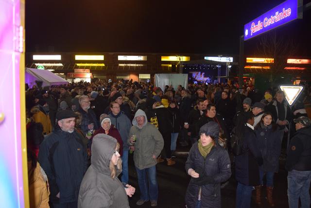 Impressionen: Neujahrsfeuerwerk bei Famila in Winsen 