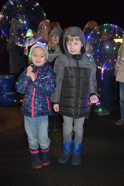 Freuten sich auf das Feuerwerk: Die Freunde Zina (5) und Luca (8) 