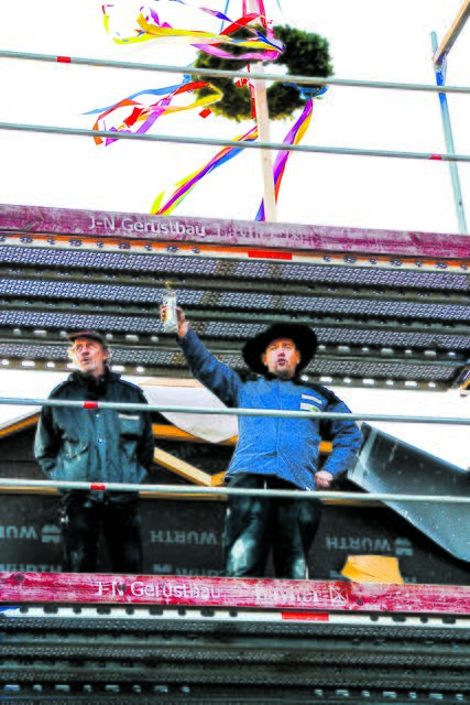 Im Dezember wurde Richtfest am Feuerwehrhaus Halvesbostel gefeiert, das für rund 700.000 Euro erweitert wird