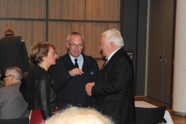 Im Gespräch (v. li.): Vize-Landrätin Anette Randt, die auch das Grußwort sprach, Kreisbrandmeister Volker Bellmann und Landtagsabgeordneter Heiner Schönecke | Foto: ce