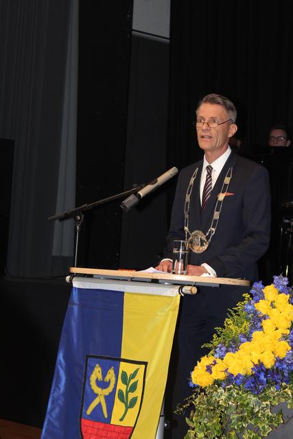 Bei seiner Ansprache: Bürgermeister Jan-Hendrik Röhse | Foto: ce