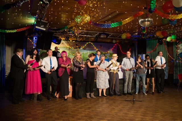 Traditionell findet der Lumpenball am Samstagabend statt. Dieses Mal mit DJ Zeppi 