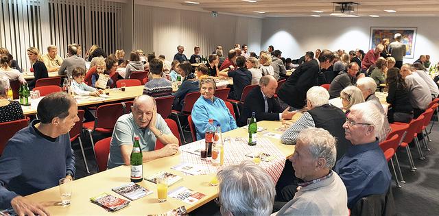Aufgrund der großen Teilnehmerzahl fand der Dankescön--Abend zum ersten Mal im Hauptgebäude der Sparkasse Harburg-Harburg in Harburg am Sand statt