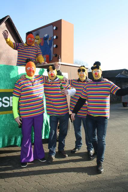 Diese Gruppe feierte "50 Jahre Sesamstraße"