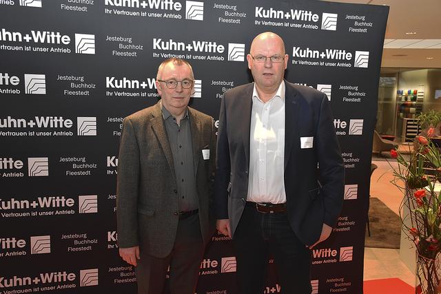 Joachim Czychy (re.), Obermeister der Kfz-Innung im Landkreis Harburg, und Andreas Baier, Geschäftsführer der Kreishandwerkerschaft im Landkreis Harburg | Foto: Axel-Holger Haase
