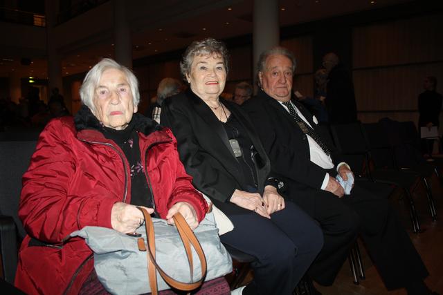 Esther Bejarano (li.) mit Weltfriedenspreisträger Ivar Buterfas-Frankenthal und dessen Frau Dagmar