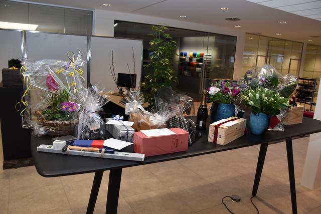 Zahlreiche Geschenke zur Einweihung wurden überreicht | Foto: Axel-Holger Haase