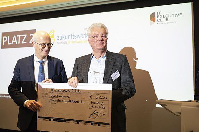 Prof. Dr. Wolfgang Bauhofer (re.) mit Hamburgs Bürgermeister Peter Tschentscher