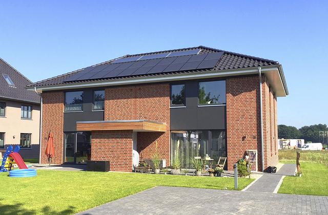 Dieses zweigeschossige Doppelhaus von "Wolf &amp; Pape" #+steht in Riensförde | Foto: Wolf &amp; Pape