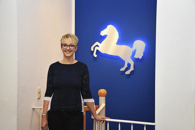 Malina Meier ist als Versicherungskauffrau seit 2015 in der Firma tätig | Foto: Axel-Holger Haase