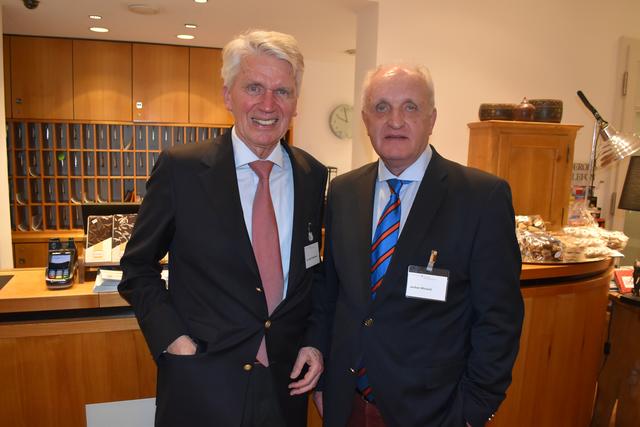 Bei Dr. Josef Schlarmann (li.) und Jochen Winand war natürlich Wirtschaft das Gesprächsthema