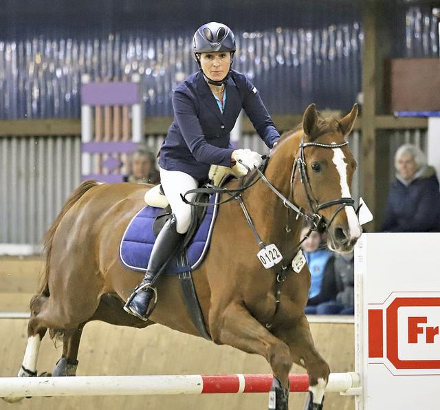 Auch Christina Jux vom gastgebenden RFS Sieversen machte im Sattel von "Coco Calida" große Sprünge in der L-Klasse | Foto: cc