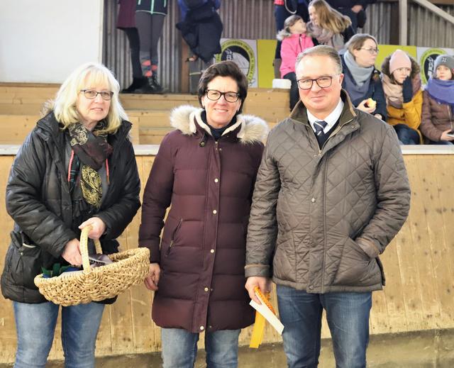Siegerehrung durch (v.l.) Marion Warzecha, Andrea Steinert und Hans-Joachim Giebel | Foto: cc