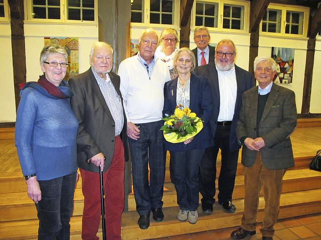 Die neuen und die alten Vorstandsmitglieder (v. li.): Giesela Wiese, Dr. Jürgen Strowald, Klaus Benndorf, Angelika Malchert, Susanne Wenck, Joachim Matz, Prof. Dr. Rolf Wiese und Rainer Östlind
