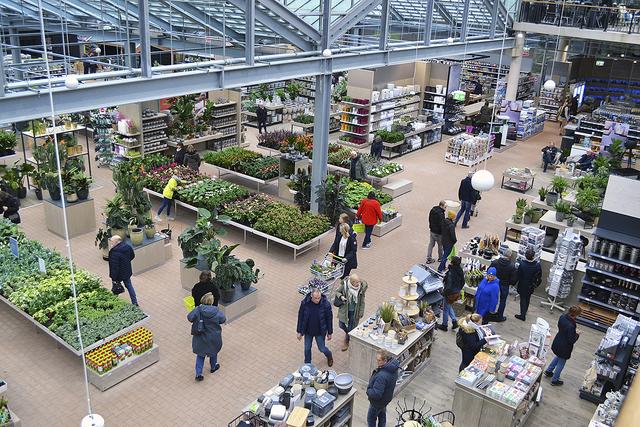 Die Kundenkartenbesitzer durfte beim "Soft Opening" schon einmal störbern und einkaufen | Foto: bim
