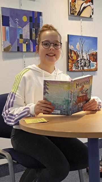 Siegerin Lilly General liest am 
liebsten tiefgründige Texte vor  | Foto: Diekhöner