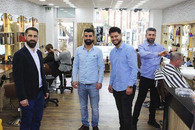 Das Team mit (v.li.): Saloninhaber Ilyas, Sedat, Bizgar und Ismail