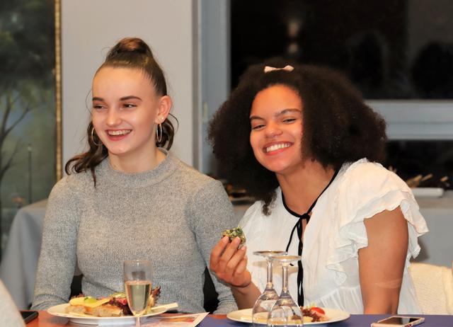 Jacqueline Musik (li.) und Fabienne-Renée Liepelt | Foto: cc