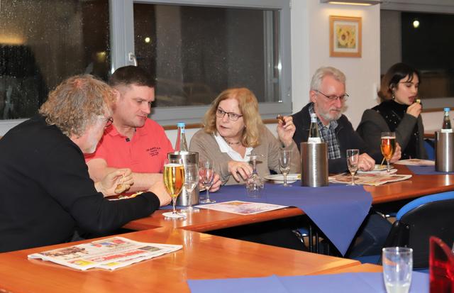 Nach den Siegerehrungen kamen die Gäste ins Gespräch | Foto: cc