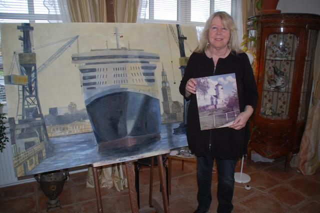 Rita Basios-Schlünz mit einem ihrer Werke  | Foto: ig