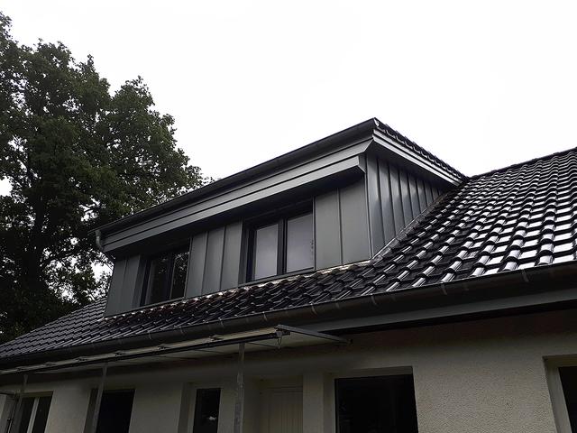 Moderne Gauben erweitern die Wohnfläche unter dem Dach  | Foto: Brockmann