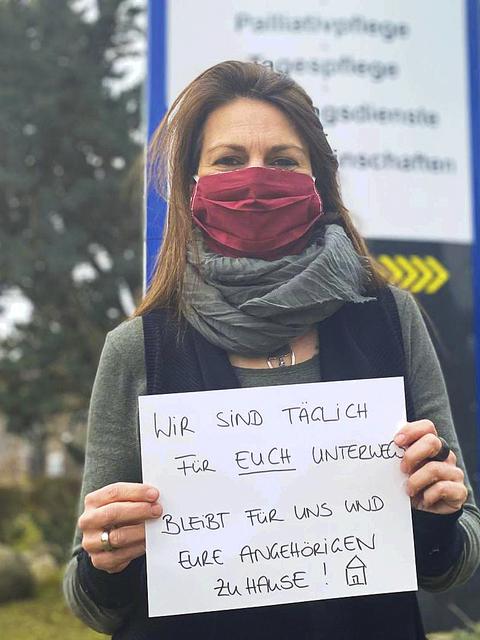 Andrea Wunder vom AHD-Team mit der selbstgefertigten Maske | Foto: AHD