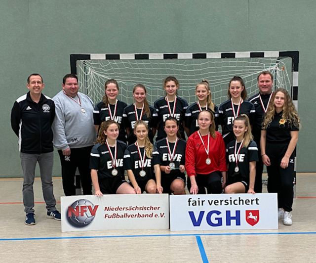 Die B-Juniorinnen des TSV Apensen stiegen ohne Finalturnier aufs Siegertreppchen | Foto: NFV