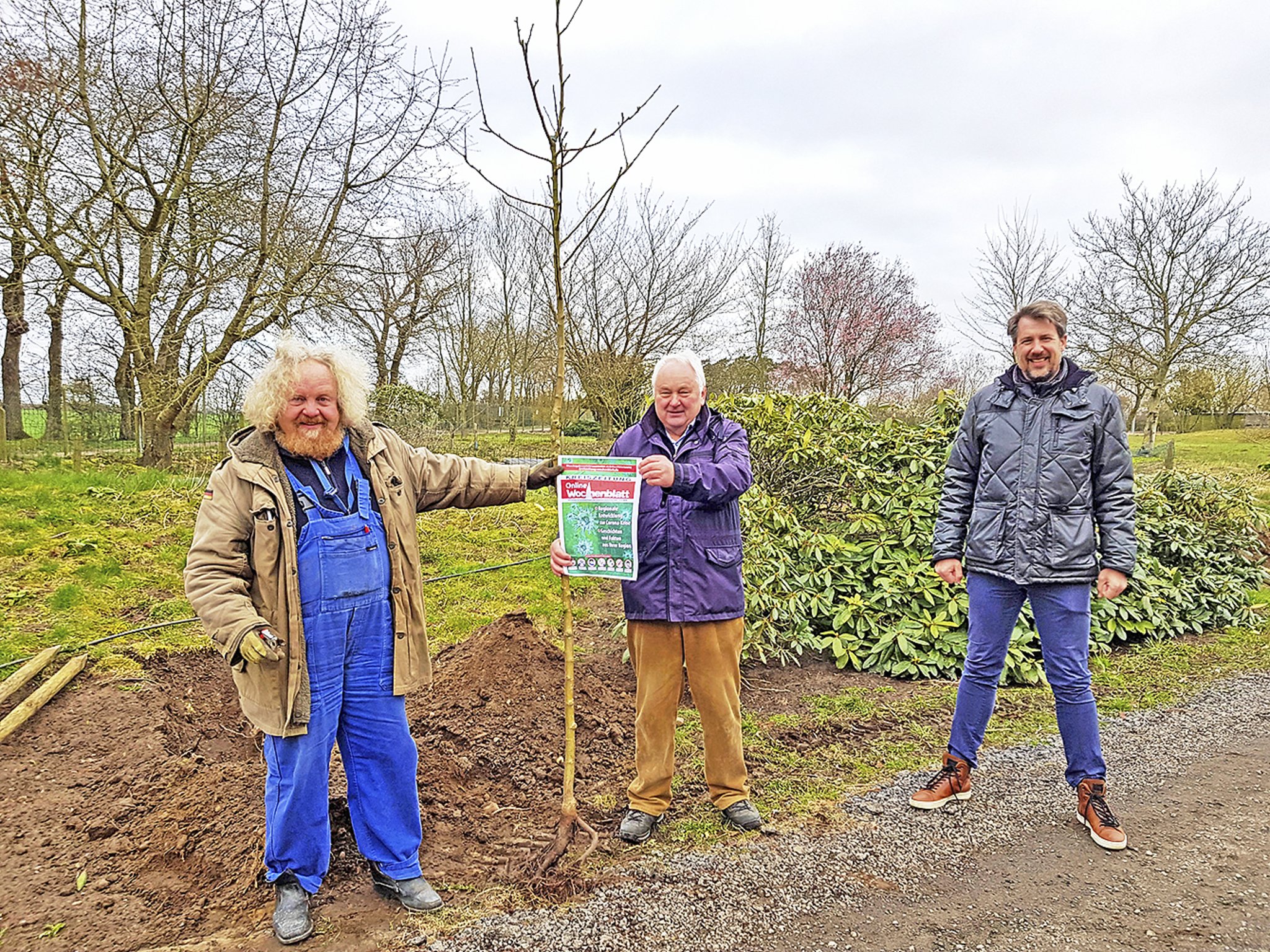 Neu Wulmstorf Neue ApfelAllee als Zugang zum Geflügelhof Schönecke