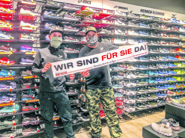 Daniel Heldt (li.) und Dennis Blöcker von Intersport Blöcker (Lindenstr. 2-10) in Buchholz | Foto: Falke