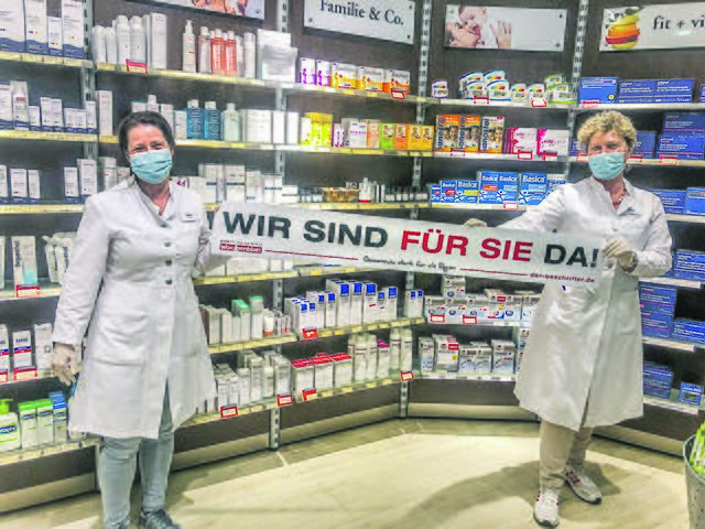 Martina Albers (li.) und Sigrid Bieberbach-Schramm von der Galerie Apotheke in der Buchholz Galerie (Breite Str. 16) in Buchholz | Foto: Falke