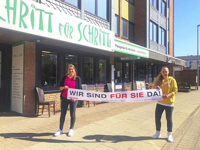 Monika Lumeau (li.) und Jessica Kuhne von Schritt für Schritt GmbH (Schützenstr. 1) in Buchholz | Foto: Falke