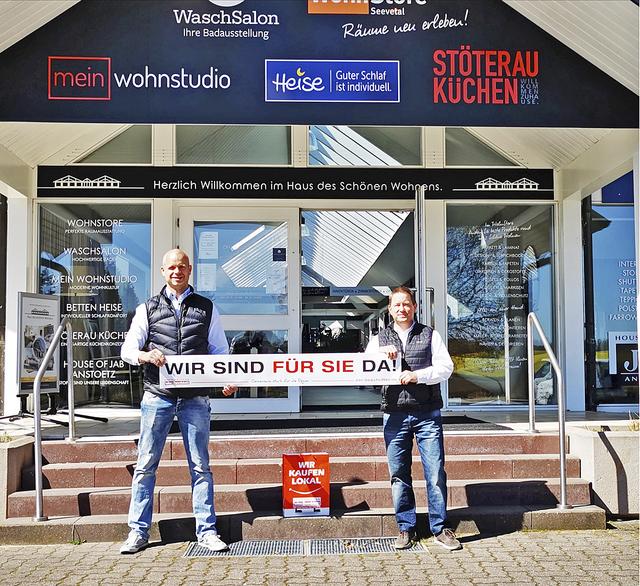 Stephan Jochens (li). und Andreas Rehm von Wohnstudio in Hittfeld | Foto: WOCHENBLATT