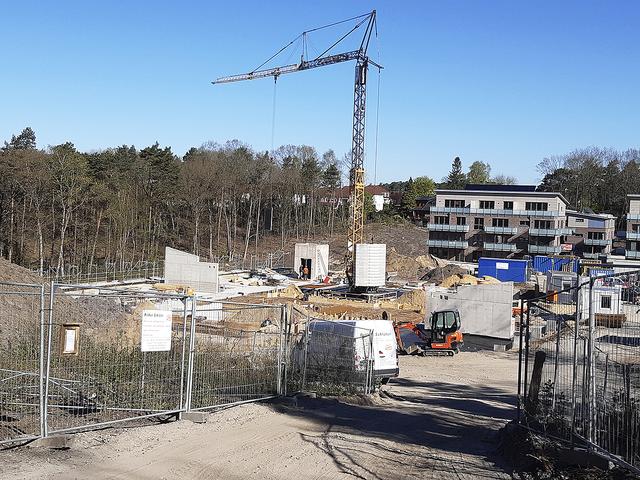 Am Fuß des Krankenhauses wird das neue Hospiz Nordheide errichtet