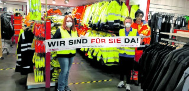 Shop-Leitung Claudia Ahrens (li.) und Kollegin Gabriele Röhrs vom Feldtmann Shop (Maurerstr. 14) in Buchholz | Foto: WOCHENBLATT