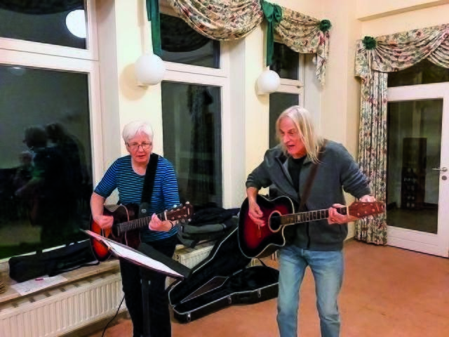 Chorleiter Hajo Centner mit Elke Schiewe-Frey