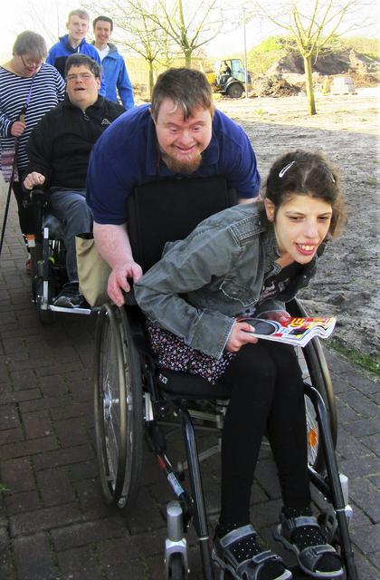Jeden Tag gehen die Mitarbeiter und Bewohner von LeA rund um die Laurens-Spethmann-Häuser spazieren
