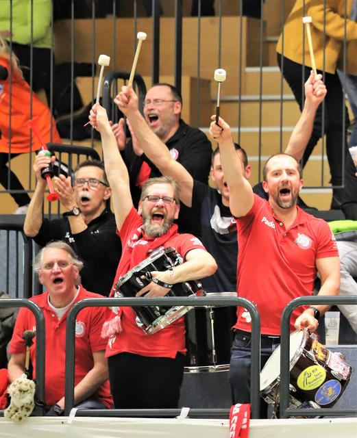 Auch die Luchse-Fans wollen für ihre Mannschaft nur das Beste | Foto: cc