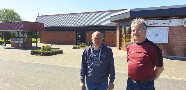 Warten auf die Camper und Gäste : Ansgar Amberger-Werner (re.) und Kellner Frank Thesing | Foto: ig